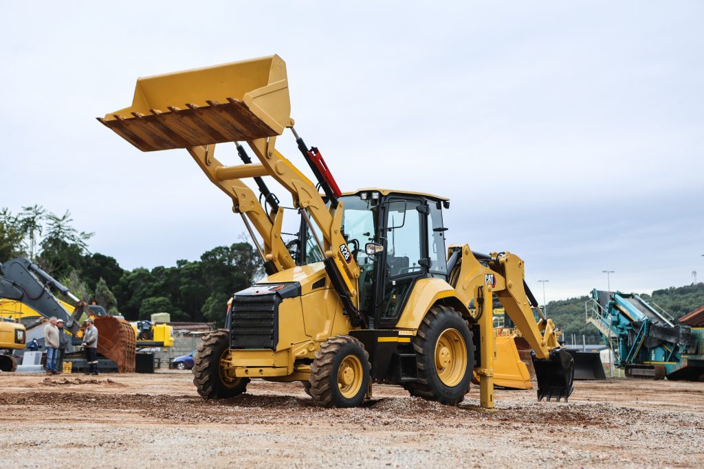 2020 CAT 428F2 4X4