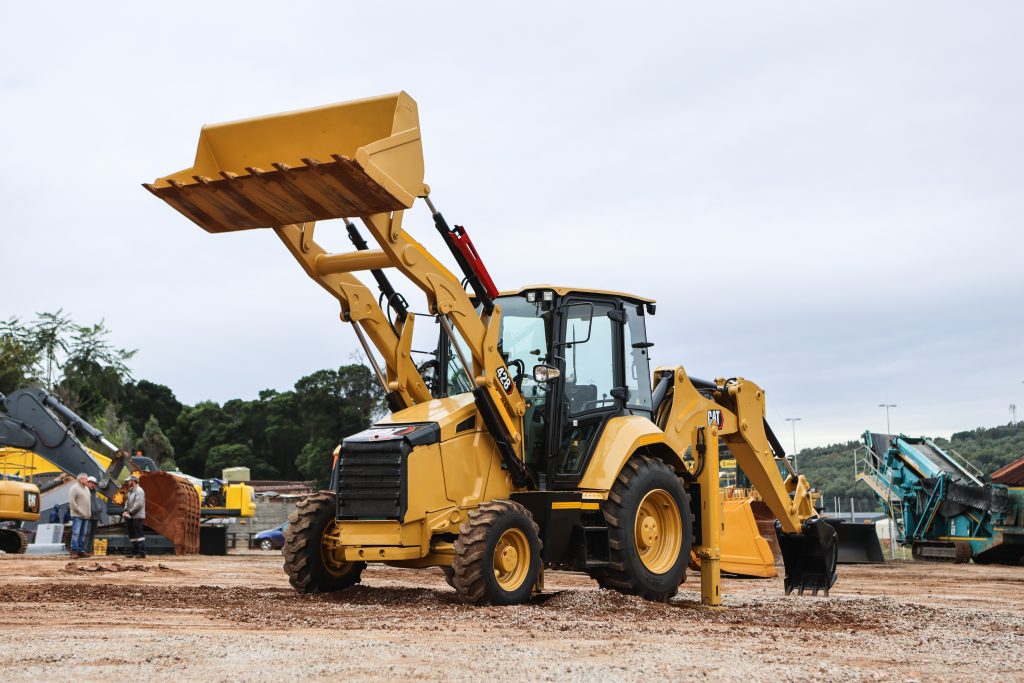2020 CAT 428F2 4X4