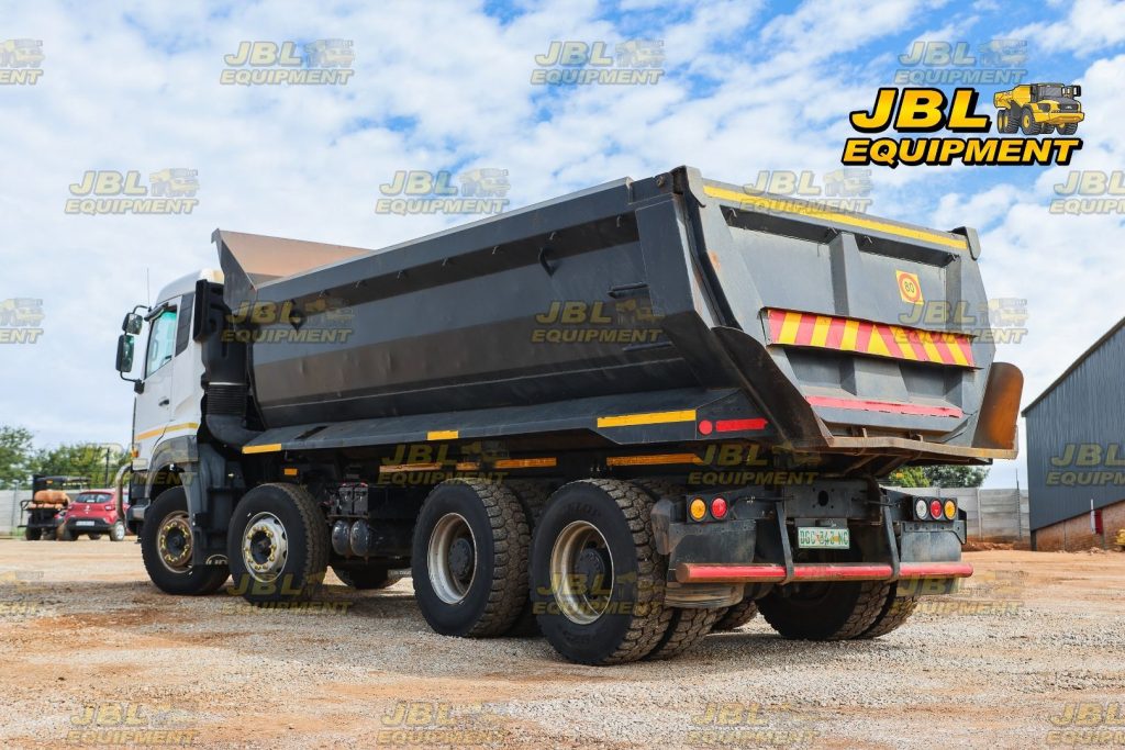 2017 UD CGE 420 TWINSTEER 18 CUBE TIPPER