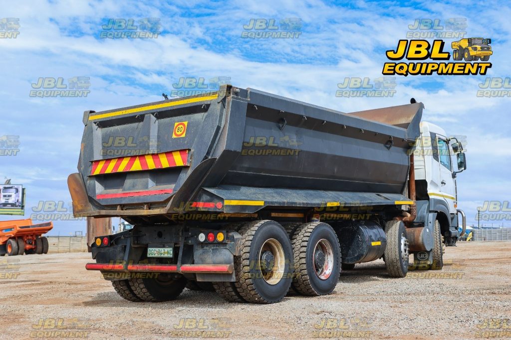 2017 UD CGE 420 TWINSTEER 18 CUBE