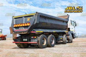 2017 UD CGE 420 TWINSTEER 18 CUBE TIPPER