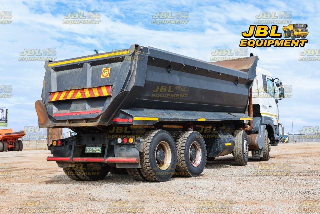 2017 UD CGE 420 TWINSTEER 18 CUBE TIPPER