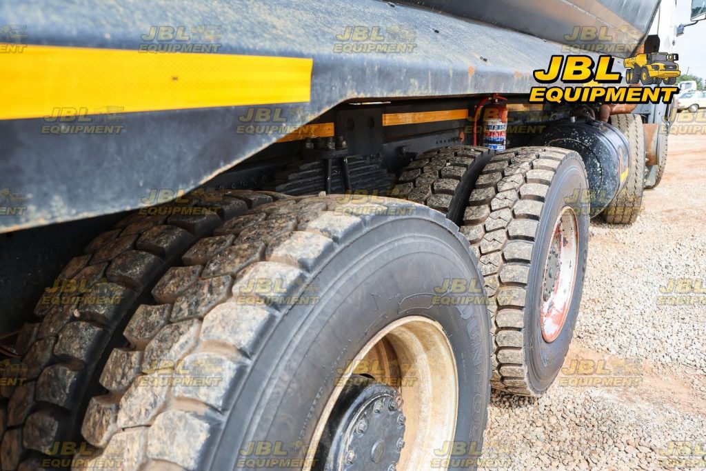 2017 UD CGE 420 TWINSTEER 18 CUBE