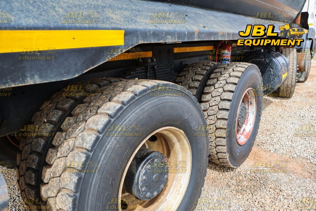 2017 UD CGE 420 TWINSTEER 18 CUBE TIPPER