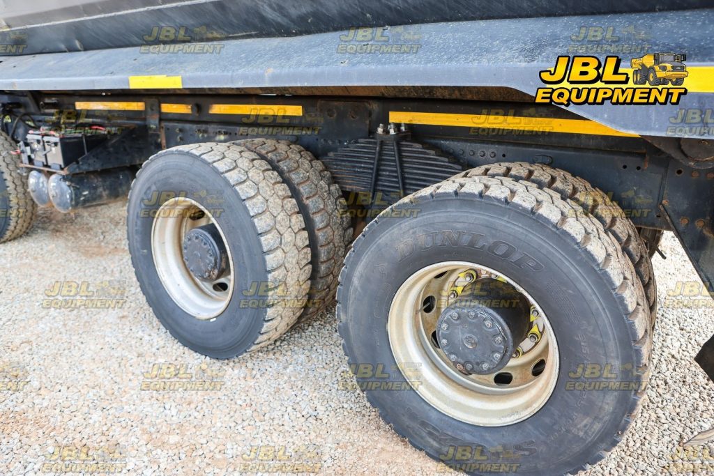 2017 UD CGE 420 TWINSTEER 18 CUBE