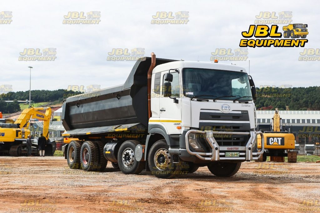 2017 UD CGE 420 TWINSTEER 18 CUBE TIPPER