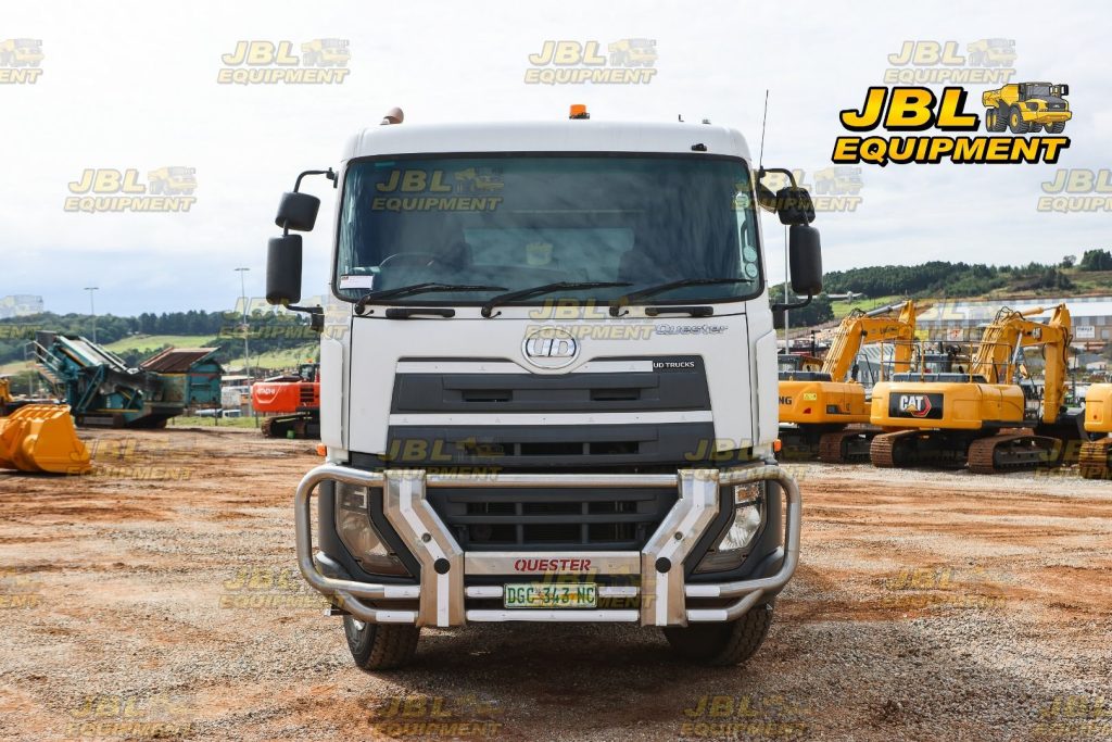 2017 UD CGE 420 TWINSTEER 18 CUBE