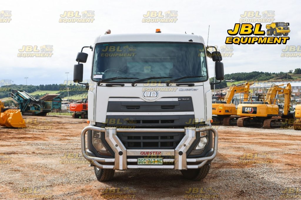 2017 UD CGE 420 TWINSTEER 18 CUBE