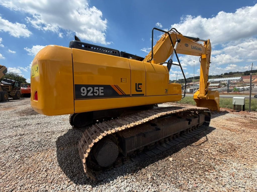 2021 LIUGONG 925E 25 TON EXCAVATOR