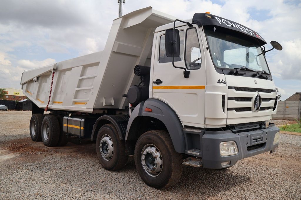 REFURBISHED 2016 POWERSTAR VX4035 18CUBE TIPPER TRUCK