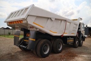 REFURBISHED 2016 POWERSTAR VX4035 18CUBE TIPPER TRUCK