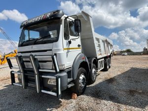 REFURBISHED 2016 POWERSTAR VX4035 18CUBE TIPPER TRUCK