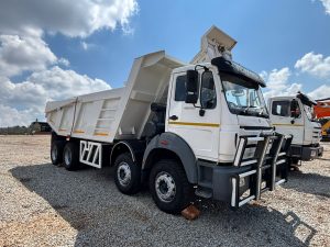 REFURBISHED 2016 POWERSTAR VX4035 18CUBE TIPPER TRUCK