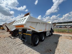 REFURBISHED 2016 POWERSTAR VX4035 18CUBE TIPPER TRUCK