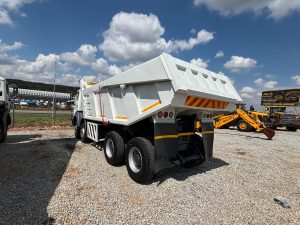 REFURBISHED 2016 POWERSTAR VX4035 18CUBE TIPPER TRUCK