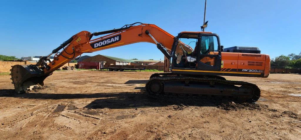 2021 DOOSAN DX300LCA 30 TON EXCAVATOR