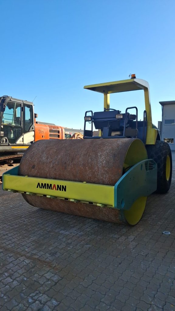 2014 AMMANN ASC100 SMOOTH DRUM ROLLER