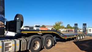 2026 PARAMOUNT TRI AXLE STEP DECK