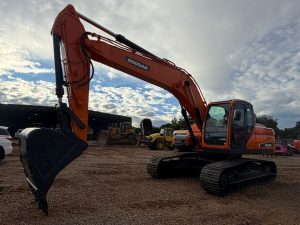 2016 DOOSAN DX225LCA