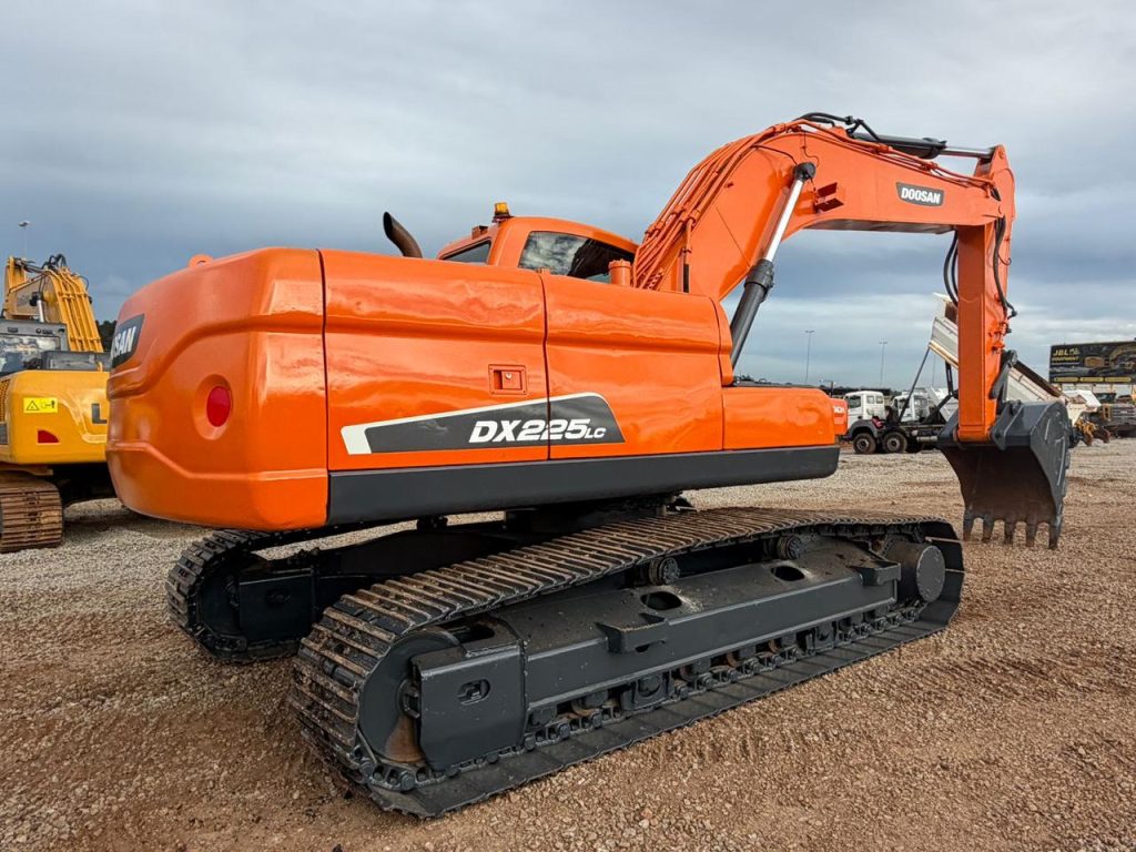 2016 DOOSAN DX225LCA