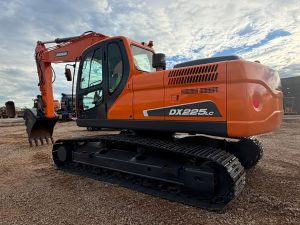 2016 DOOSAN DX225LCA