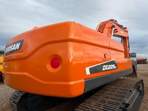 2016 DOOSAN DX225LCA