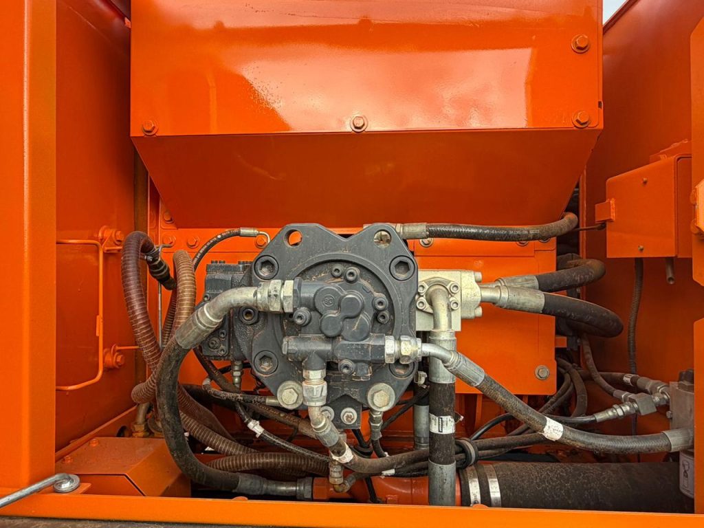 2016 DOOSAN DX225LCA