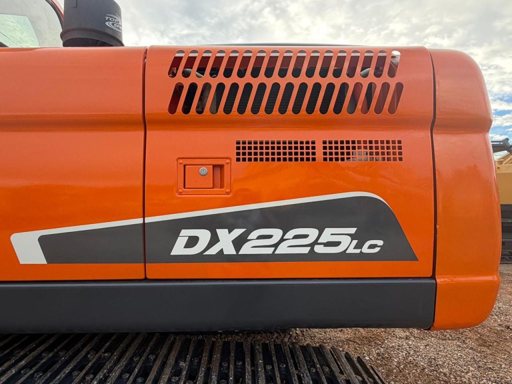 2016 DOOSAN DX225LCA