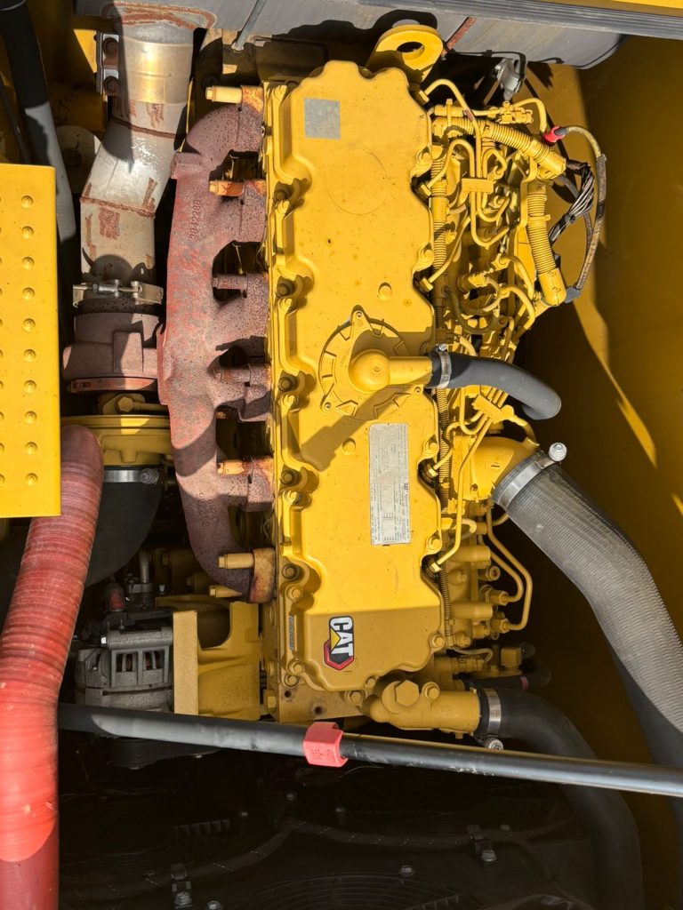2020 CAT 320 EXCAVATOR