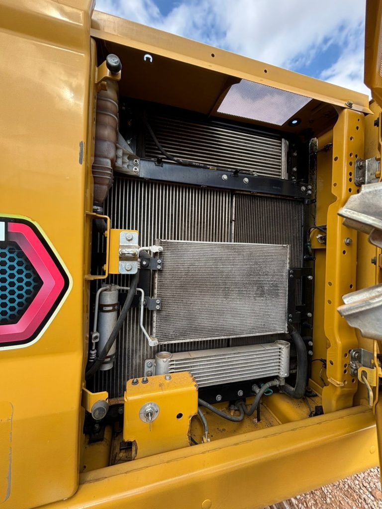 2020 CAT 320 EXCAVATOR